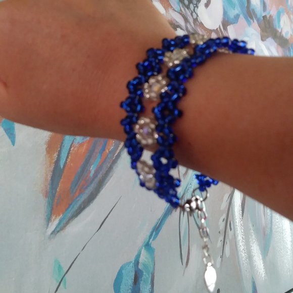 Handmade bracelet with beads in blue and white tones. - Picture 11 of 11